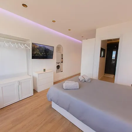 Modern With Stunning Views Appartement *