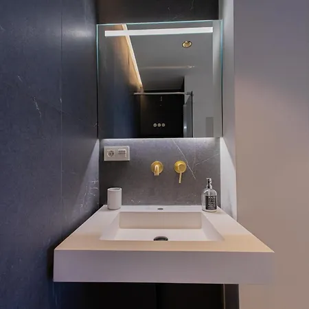 Modern With Stunning Views Apartment