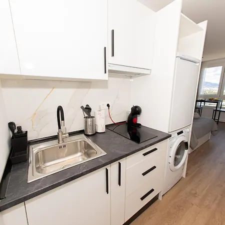 Modern With Stunning Views Apartment *